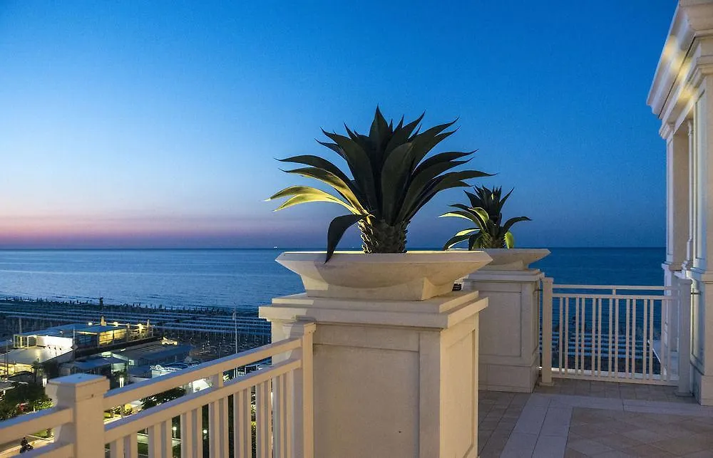 Hotel Corallo Riccione 4*,